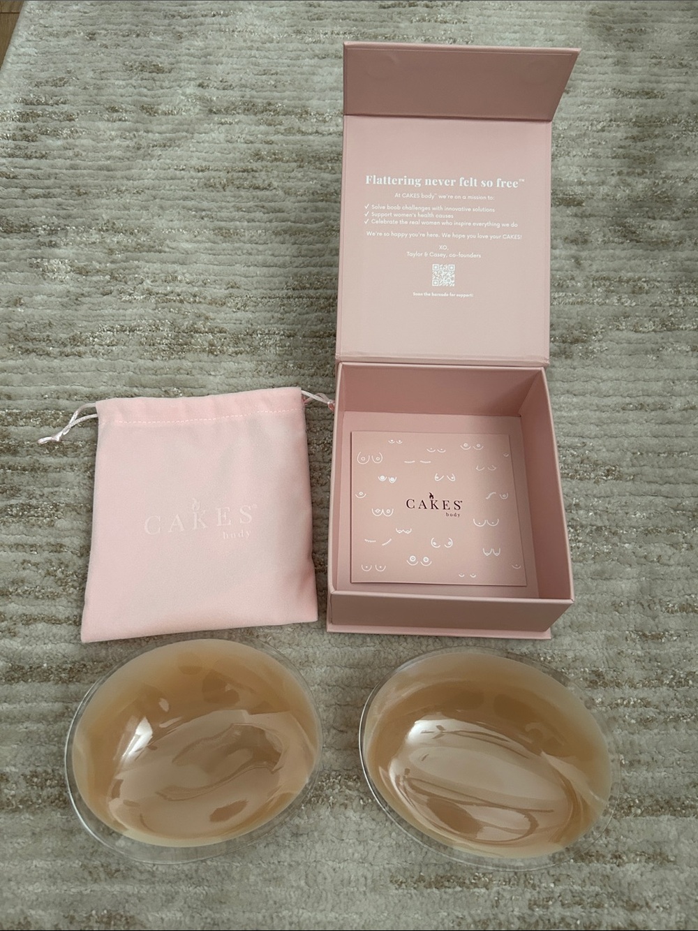 CAKES Body Reusable Silicone Nipple Covers with Pink Storage Pouch